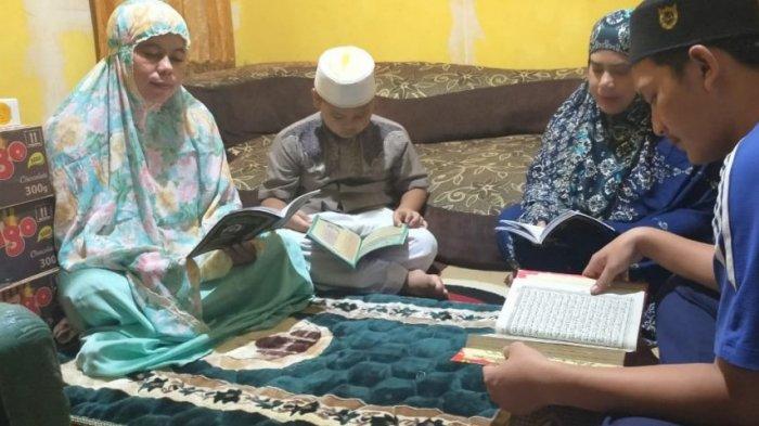 Polres Kapuas dan polsek jajaran serentak berdoa dan zikir bersama di rumah masing-masing sebagai bentuk peringatan Nuzulul Quran.