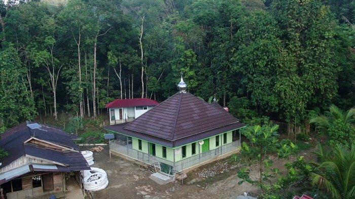 PT PLN ( Persero) Unit Penyalur Transmisi Kalimantan selatan dan Kalimantan Tengah Melalui Yayasan Baitul Maal (YBM) memberikan bantuan dana renovasi dan bantuan biaya operasional untuk mesjid Nurul Jannah Desa Papagaran Hulu Sungai Tengah pada Jumat, 27 Agustus 2021.