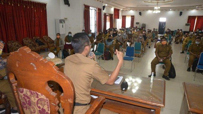 Rapat koordinasi dan bimbingan teknis, terkait pembentukan KIM PRODUK KOPI (Kelompok Informasi Masyarakat Bagian Protokol, Dokumentasi dan Komunikasi Pimpinan) di Kota Marabahan, Kabupaten Barito Kuala (Batola), Kalimantan Selatan, Rabu (5/5/2021).