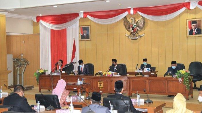 Suasana rapat paripurna yang agenda utamanya adalah pelantik Wakil Ketua DPRD Kota Banjarbaru, Senin (15/2/2021).