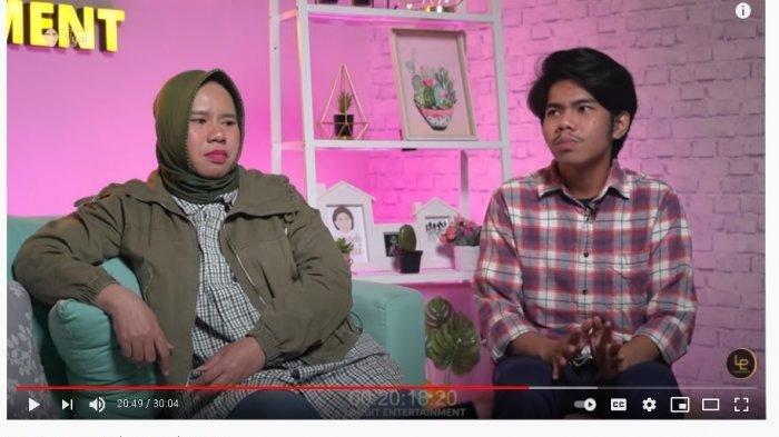 Rohimah dan anak sulungnya dengan Kiwil, Rizky Ananda saat curhat soal keluarga mereka