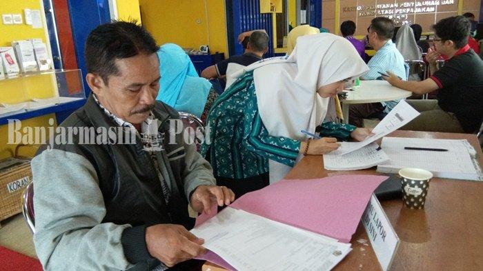 Menjelang batas akhir pelaporan SPT pajak penghasilan perseorangan 31 Maret, Kantor KP2KP Martapura kian ramai didatangi para wajib pajak, Sabtu (23/3/2019).