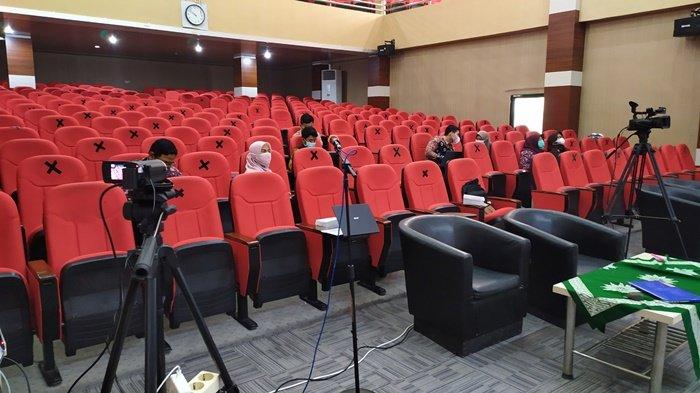 Suasana pelaksanaan seminar kefarmasian secara daring yang diikuti 800 orang, diselenggarakan Fakultas Farmasi Universitas Muhammadiyah (UM) Banjarmasin, Kalimantan Selatan, Sabtu (31/7/2021).