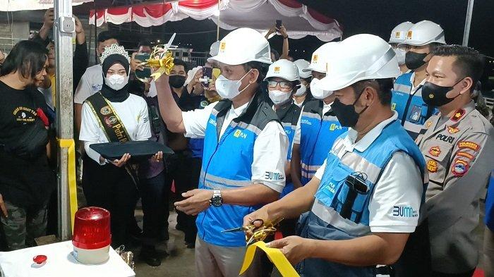 Suasana peresmian Anjungan Listrik Mandiri (ALMA) Docking Chrarging Station di Pelabuhan Ikan Banjarraya Banjarmasin, Jumat (24/6/2022).