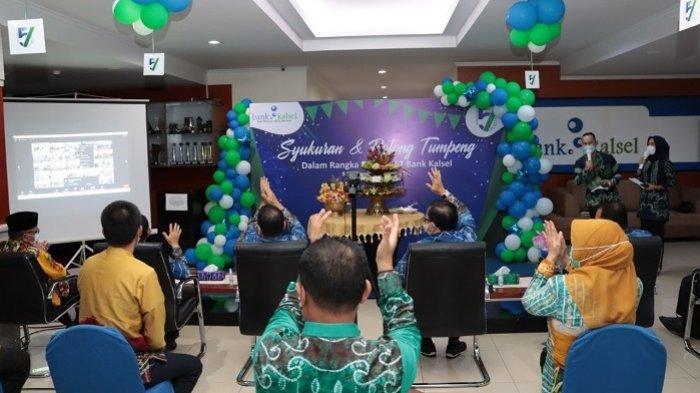 Syukuran dan Potong Tumpeng dalam Rangka HUT Bank Kalsel, Kamis (25/3/2021).