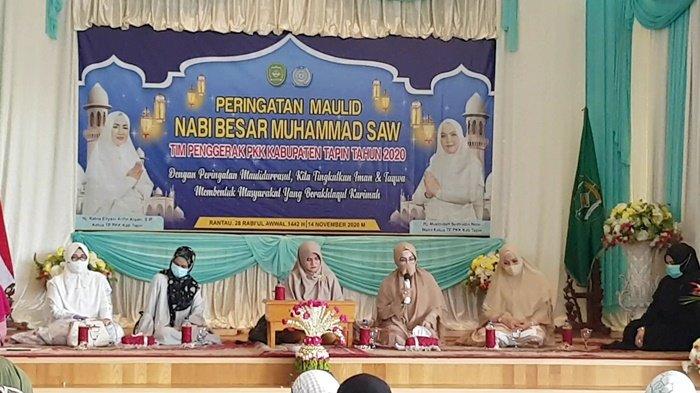 TP PKK Kabupaten Tapin memperingati Maulid Nabi Muhammad SAW di Aula Sekretariat PKK Kabupaten Tapin, Kalimantan Selatan, Sabtu (14/11/2020).