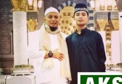 Ustadz Arifin Ilham Wafat, Alvin Faiz Terkejut Saat Kenakan Jubah Merah Sang Ayah Temukan Benda Ini