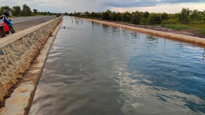 Kondisi tempat wisata dadakan yang sempat viral Jalan Jurusan Pelaihari Jembatan Dua Rt 03, Rw 01, Landasan Ulin Selatan, Lianganggang, Banjarbaru, Kalimantan Selatan sepi pascapenutupan.