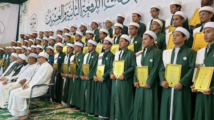 wisuda program studi sarjana (S1) di Fakultas Syariah & Hukum Universitas Al-Ahgaff