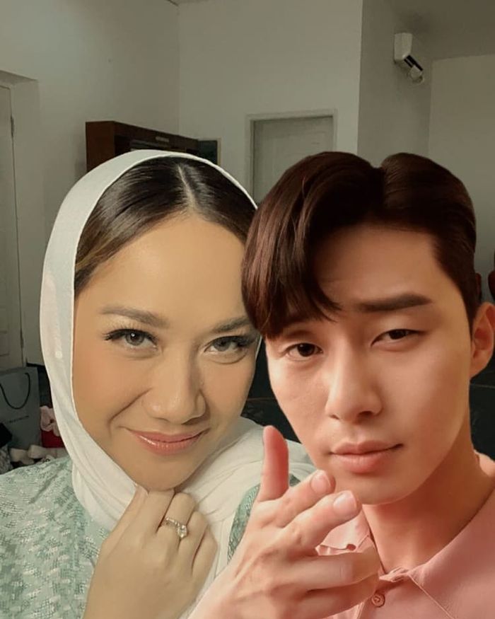Penampilan BCL Dalam Balutan Kerudung saat Seolah-olah Foto Selfie Bareng Aktor Korea Park Seo Joon