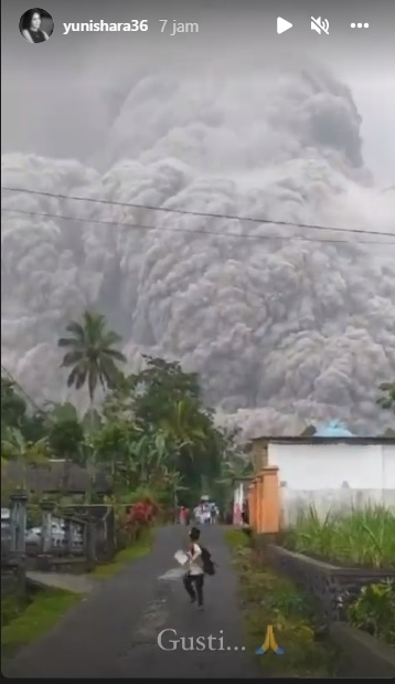 Postingan Yuni Shara soal Gunung Semeru meletus