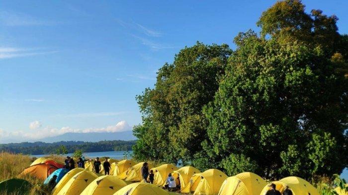 Jadi Fun Camping Lihat Sunset dan Sunrise dari Wisata Kalsel Bukit Batu kawasan Riam Kanan Kecamatan Aranio Kabupaten Banjar.