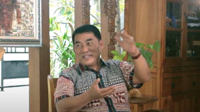 Mayjen TNI Pur Yulius Selvanus Lumba menceritakan pengalaman yang tak terlupakan saat menjadi prajurit Kopassus, di rumahnya, di Kota Serang, beberapa waktu lalu.