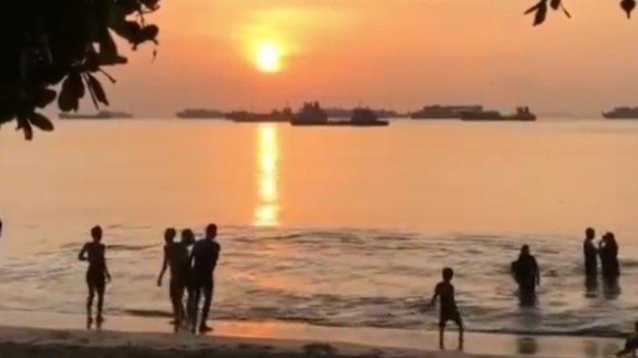 Suasana Sunset di Hotel Merak Beach, Kota Cilegon.