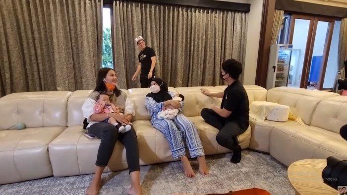 Baim Wong dan Paula Verhoeven tampak mengunjungi kediaman Atta Halilintar dan Aurel Hermansyah