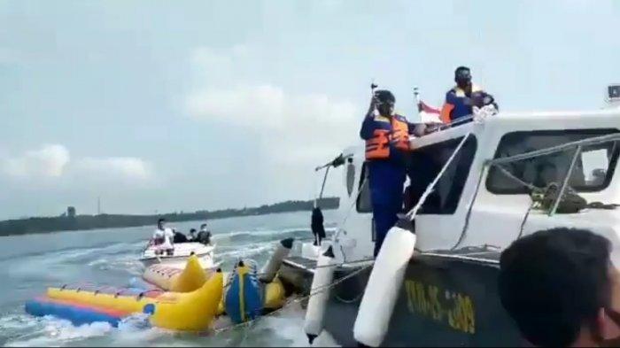 viral video yang memperlihatkan anggota Polair sedang mengamankan banana boat yang diamankan dari kawasan wisata Pantai Carita, Pandeglang
