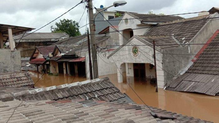 Banjir di kompleks Perumahan Ciledug Indah I, Kota Tangerang, Banten, Sabtu (20/2/2021).