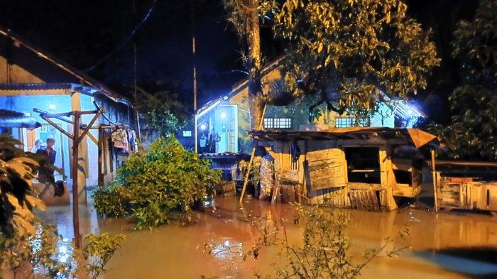 Banjir di kecamatan Rangkasbitung dan Cibadak, Kabupaten Lebak, Banten, Senin (13/9/2021) kemadin malam.