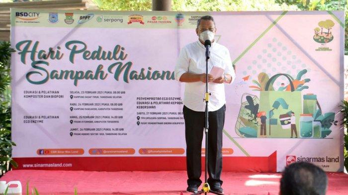 Wakil Wali Kota Tangsel Benyamin Davnie memberikan sambutan pada peringatan Hari Peduli Sampah Nasional (HPSN) 2021 yang digelar Sinarmas Land di The Breeze BSD City, Sabtu (27/2/2021).