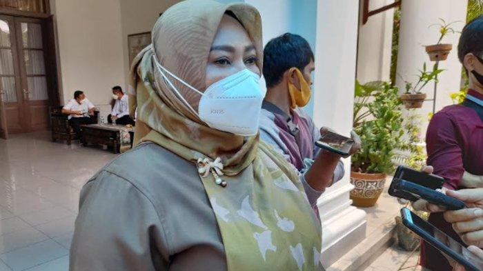 Bupati Pandeglang, Irna Narulita usai menjalani vaksin Covid-19, Senin (25/1/2021)