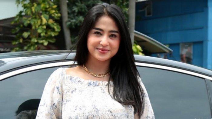 Dewi Perssik ketika ditemui di gedung Trans TV, Jalan Kapten Tendean, Mampang Prapatan, Jakarta Selatan, Jumat (22/1/2021).