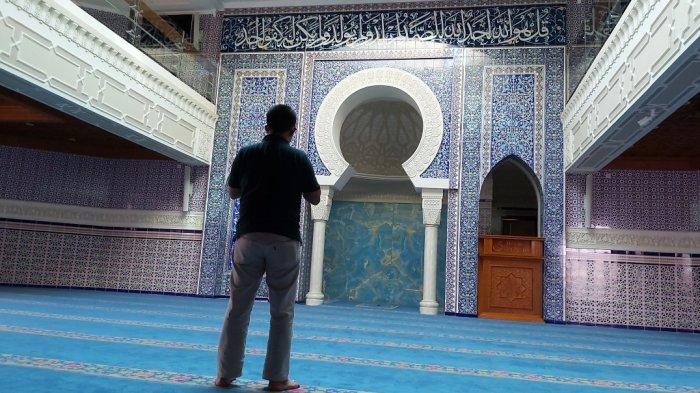 Ilustrasi sedang subuh dan memakmurkan masjid