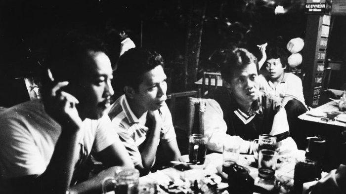 Komedian Indro Warkop mengungkapkan rahasia tentang pertemanannya dengan almarhum Dono dan Kasino.