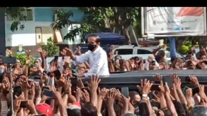 Jokowi di antara kerumunan warga di NTT