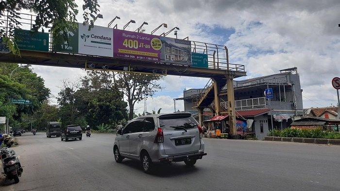 Kamera CCTV tilang elektronik atau Electronic Traffic Law Enforcement (ETLE) di jembatan penyebrangan orang (JPO) di depan kantor PJR Polda Banten, Kota Serang sudah terpasang.