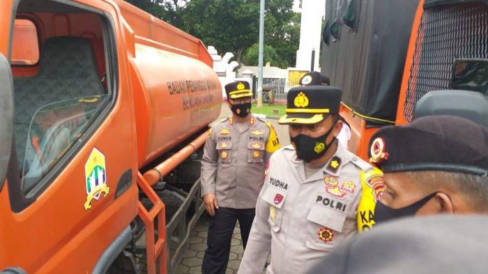 Kapolres Serang Kota AKBP Yunus Hadit melihat kesiapan personel gabungan serta sarana dan prasarana untuk mengantisipasi terjadinya bencan alam di Kota Serang.