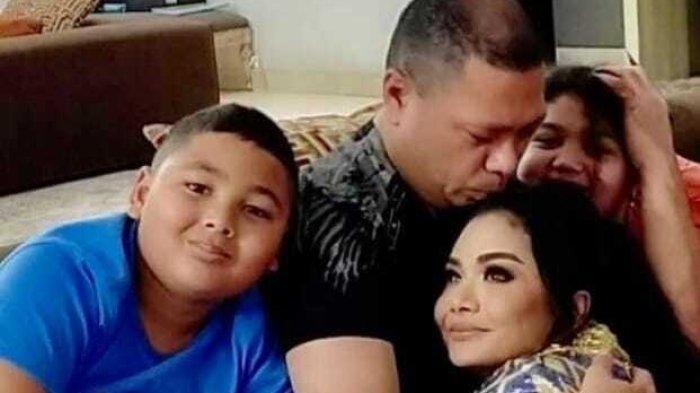 Instagram @krisdayantilemos
Krisdayanti dan Raul Lemos