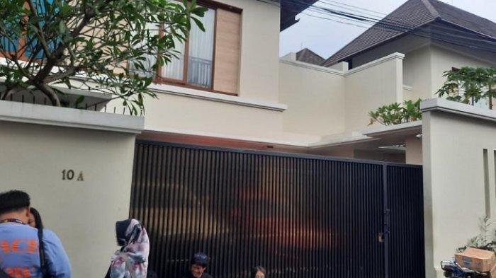 Kediaman Lesti Kejora dan Rizky Billar di kawasan Cipete, Jakarta Selatan, Senin (3/10/2022).