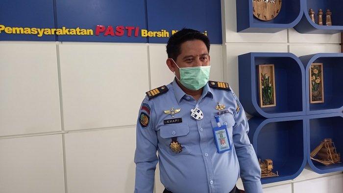 Kepala Seksi Pembinaan Lapas Kelas IIA Cilegon, Muhamad Khapi menjelaskan tentang rencana usulan remisi Idul Fitri 2021 di Lapas Kelas IIA Kota Cilegon, Jalan Cikerai, Kalitimbang, Kecamatan Cibeber, Kota Cilegon, Banten, Senin (22/3/2021)