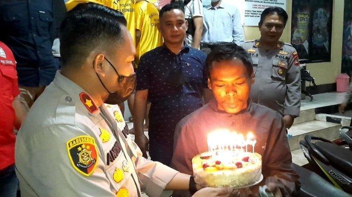 Korban diberi kue ulang tahun saat moornya kembali ditemukan