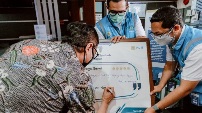 Memperingati Hari Pelanggan Nasional 2021, direksi PLN berkunjung ke Rumah Sakit Darurat Covid-19 (RSDC) Wisma Atlet. Selain itu, PLN UID Banten juga berkunjung ke Krakatau Steel.