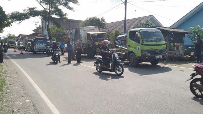 Kecelakaan beruntun terjadi di depan rumah Bupati Lebak di Jalan Raya Rangkasbitung-Pandeglang, Kabupaten Lebak, Jumat (19/3/2021).
