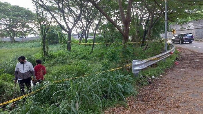 Lokasi penemuan jasad laki-laki tanpa identitas di pinggir jalan Tol Tangerang-Merak, Karang Tengah, Kota Tangerang, Rabu (1/6/2022).