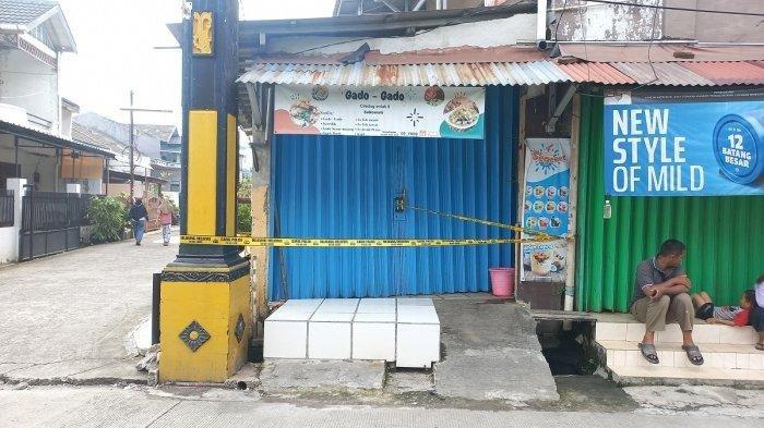Lokasi tempat kejadian perkara pada sebuah bangunan yang digunakan sebagai tempat berjualan gado-gado di kawasan Perumahan Ciledug Indah 2, Pedurenan, Karang Tengah, Kota Tangerang.