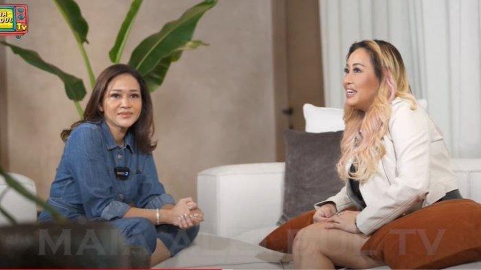 Maia Estianty (kiri) ngaku sempat geram kepada Pinkan Mambo (kanan) karena kerap berubah komitmen. Maia Estianty memberikan klarifikasi soal hengkangnya Pinkan Mambo dari Ratu.