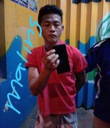 Rudi, terduga pelaku pencurian di daerah Babakanturi RT 04/02, Kelurahan Tamansari, Kecamatan Pulomerak, Kota Cilegon. Warga menturkan, Rudi mengenakan jaket panjang serba warna putih seperti pocong saat beberapa kali melakukan pencurian di rumah warga.