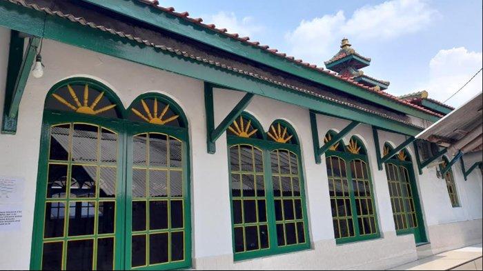 Masjid Sumpah yang berada di Jalan P Jayakarta Link Terate Udik RT 02/02, Kampung Tarate Udik, Kelurahan Masigit, Kecamatan Jombang Wetan, Kota Cilegon