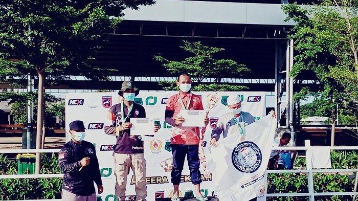 Mohamad Nisvi, 23 tahun, atlet panahan berkuda Provinsi Banten. Mohamad Nisvi, mahasiswa Universitas Banten Jaya (UNBAJA) meraih juara kedua kategori serial shoot pada ajang National Horseback Archery & on Ground Archery Competition 2021.