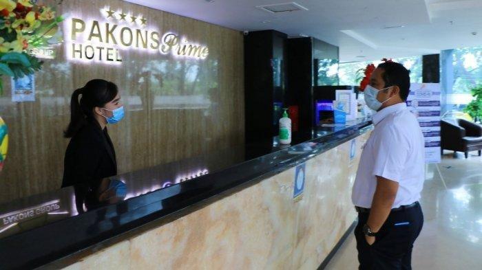 Wali Kota Tangerang, Arief R Wismansyah saat meninjau Pakons Prime Hotel sebagai Rumah Isolasi Terkonsentrasi (RIT) di Jalan Daan Mogot, Kota Tangerang, Rabu (30/12/2020).