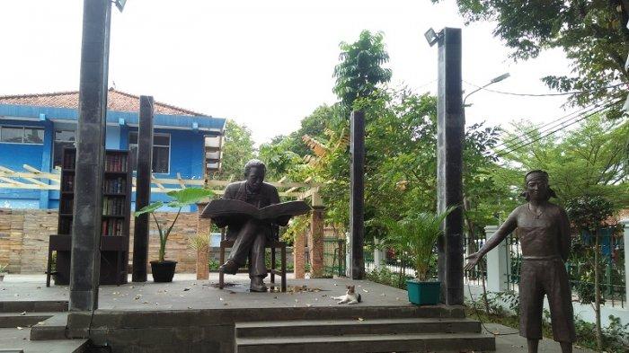 Museum Multatuli terletak di jalan Alun-Alun Timur No. 8 Rangkasbitung, Kabupaten Lebak, Banten.