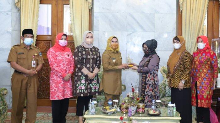 Pemkab Serang bersama Komisi Perempuan Remaja dan Keluarga (PRK) Majelis Ulama Indonesia (MUI) sepakat menjalin kerja sama dalam menangani persoalan keluarga, anak, dan perempuan.