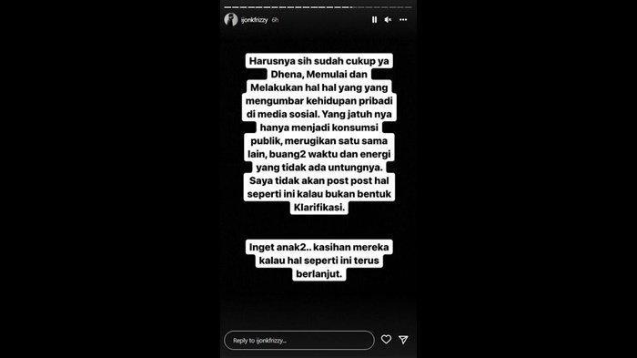 perceraian Dhena Devanka dan Jonathan Frizzy rupanya masih menimbulkan perselisihan hingga saat ini.