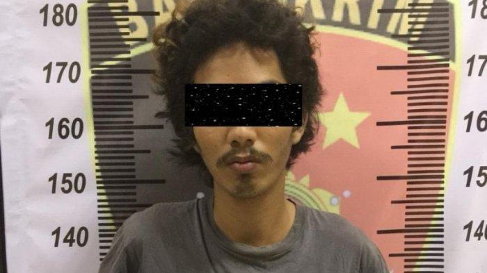 Polresta Tangerang berhasil mengamankan dua dari tiga pelaku percobaan pencurian dengan kekerasan di Jalan Pemda, Tigaraksa, Kabupaten Tangerang yang membuat korbannya sampai terjatuh dari motor.