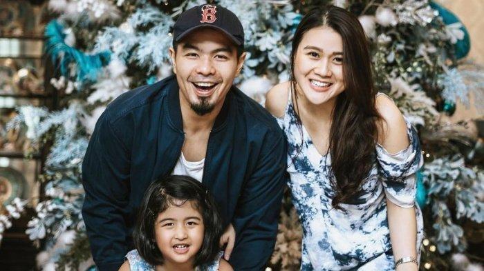Potret Bams eks Samsons dan istri, Mikhavita Wijaya serta putri mereka