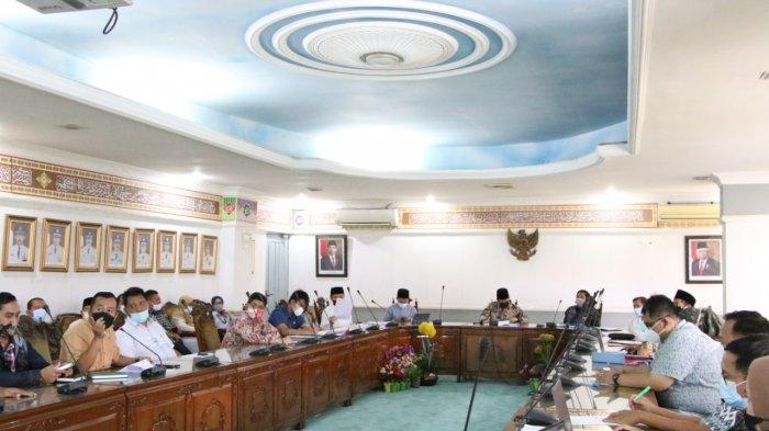 Rapat koordinasi seluruh organisasi perangkat daerah (OPD), Jumat (23/4/2021). Rapat dilakukan untuk persiapan evaluasi pada 27 April oleh Tim Koordinasi dan Supervisi Pencegahan (Korsupgah) Komisi Pemberantasan Korupsi (KPK) Koordinator Wilayah II Provinsi Banten.