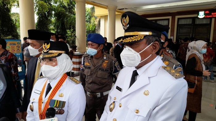 Ratu Tatu Chasanah dan Pandji Tirtayasa tiba di Pendopo Gubernur Banten sebelum dilantik menjadi bupati dan wakil bupati Serang, Jumat (26/2/2021).